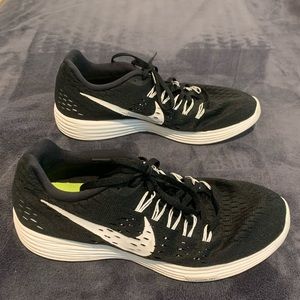 Nike lunarlon sneaker (size 9)